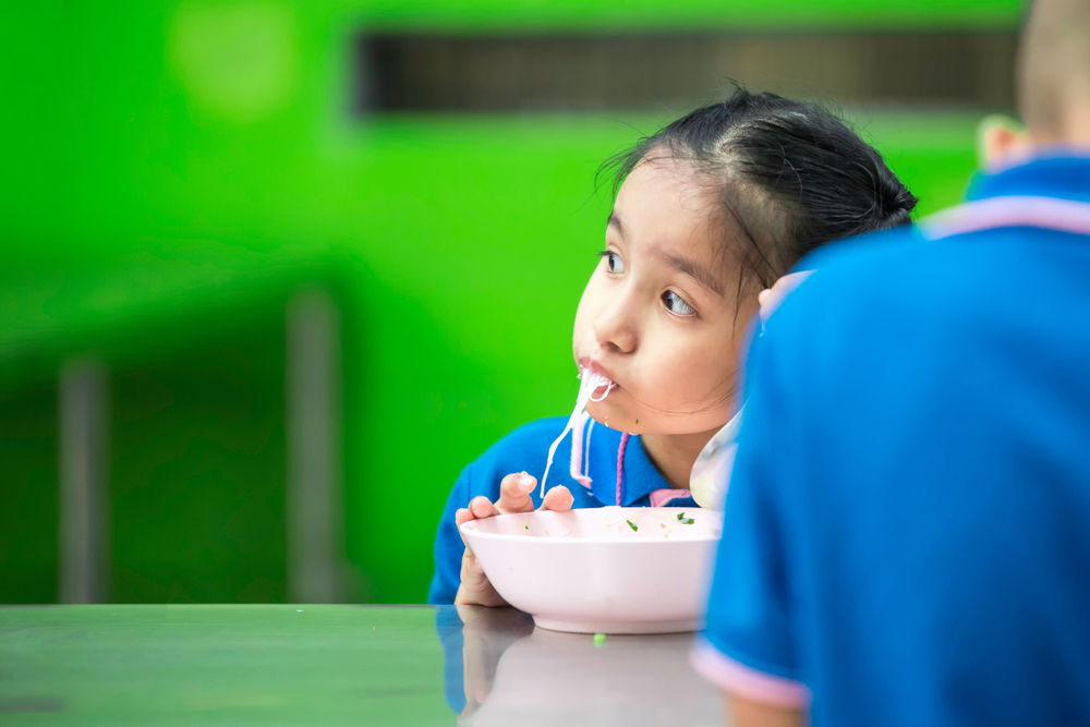 為甚麼小朋友吃飯時總是不專心？